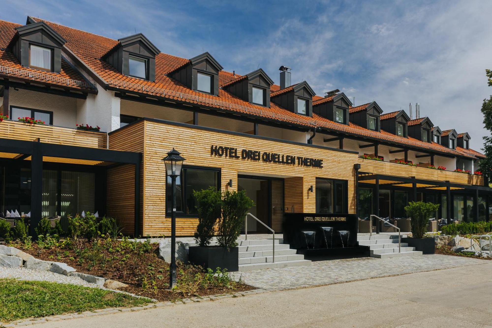 Hotel Drei Quellen Therme Бад-Грисбах Экстерьер фото